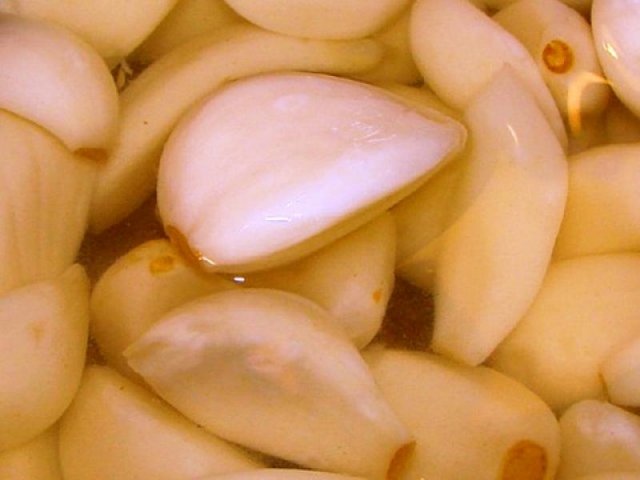 Pickled Garlic - Click Image to Close