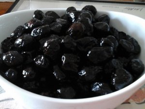 Black oile cure Olives